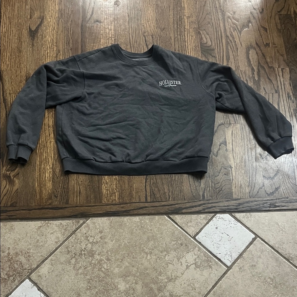 Hollister Women's Charcoal Crewneck Sweater